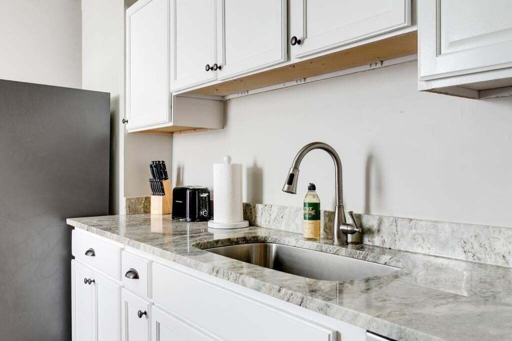 Private Boho 10 Minutes To Downtown Rva! Ferienhaus